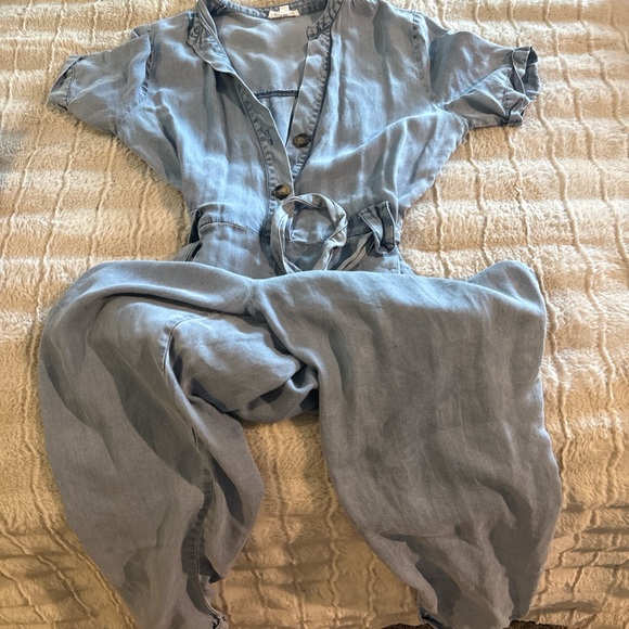 Chic Light Blue Jumpsuit with Belt - Picture 3 of 3